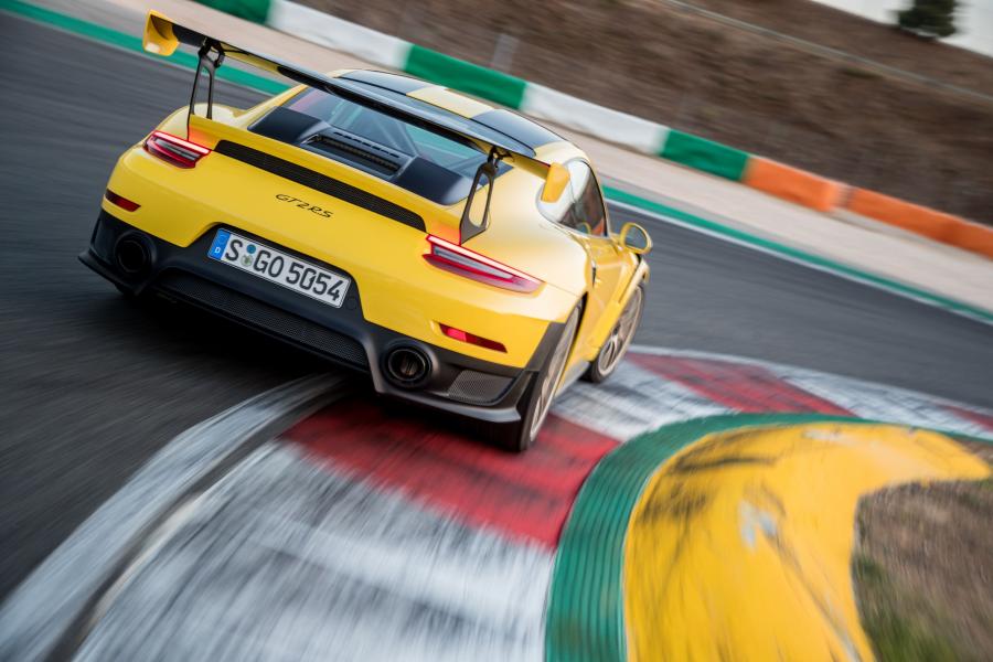  Porsche 911 GT2 RS (991) 2017 года  (WW) (фото 10 из 93)